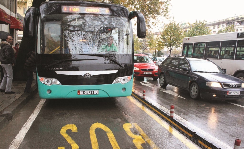 Dita e dytë pa shërbim të plotë autobusësh, operatorët presin përgjigje për kompensim